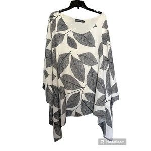 Nina Murati batwing shawl top leaf print size S/M‎